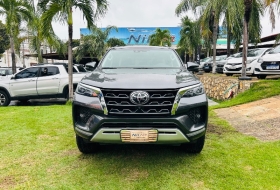 TOYOTA Hilux SW4 SRX 4x4