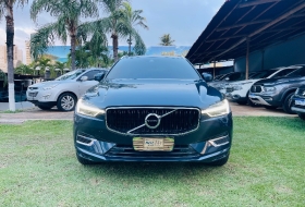 VOLVO XC 60 T-8 MOMENTUM