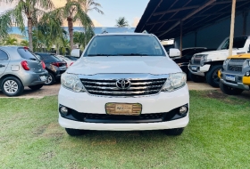 TOYOTA Hilux Sw4 Sr 4x2