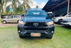 TOYOTA Hilux Cd Sr 4x4