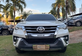 TOYOTA Hilux SW4 SRX Diamo. 4x4