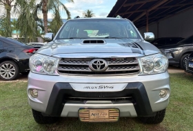TOYOTA Hilux SW4 SRV D4-D 4x4