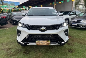 TOYOTA Hilux SW4 Diamond